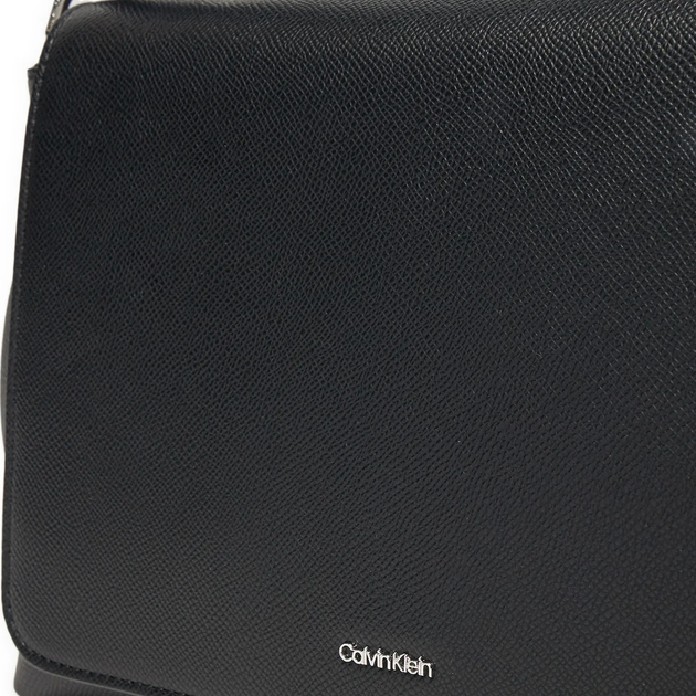 Сумка багет жіноча середня Calvin Klein K60K613085-BEH Чорна (8721107067889) - зображення 4