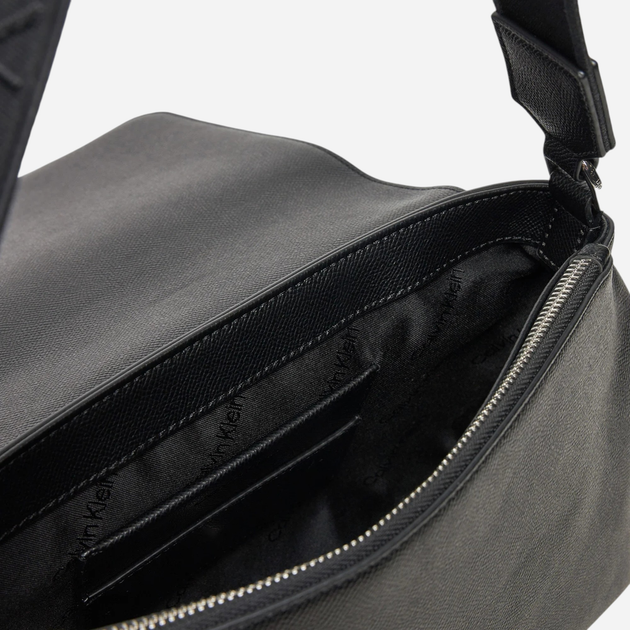 Сумка багет жіноча середня Calvin Klein K60K613085-BEH Чорна (8721107067889) - зображення 5