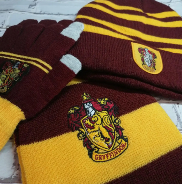 Набір Шапка Шарф Рукавички ГРИФІНДОР Gryffindor / Harry Potter ГАРРІ ПОТТЕР 52-58 см (II) 33895 - Фото 3 Набір Шапка Шарф Рукавички ГРИФІНДОР Gryffindor / Harry Potter ГАРРІ ПОТТЕР 52-58 см (II) 33895 - зображення 3