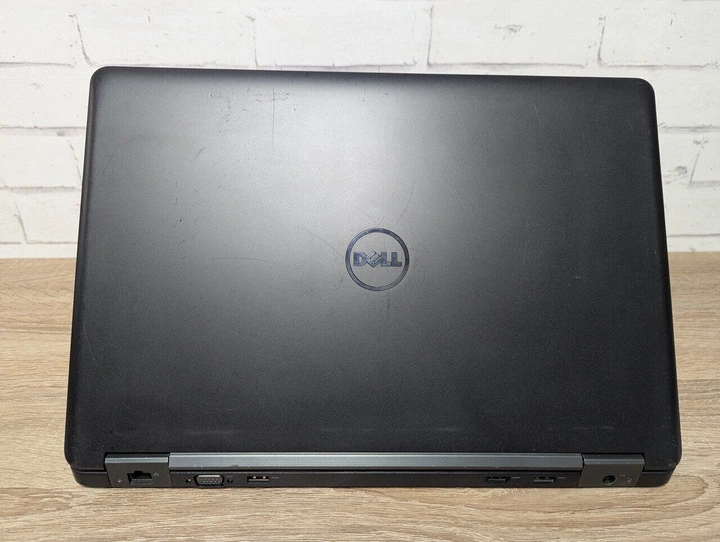 Ноутбук Б-клас Dell Latitude E5550 / 15.6" (1366x768) TN / Intel Core i5-5300U (2 (4) ядра по 2.3 - 2.9 GHz) / 8 GB DDR3 / 128 GB SSD / Intel HD Graphics 5500 / WebCam б/в - Фото 4 Ноутбук Б-клас Dell Latitude E5550 / 15.6" (1366x768) TN / Intel Core i5-5300U (2 (4) ядра по 2.3 - 2.9 GHz) / 8 GB DDR3 / 128 GB SSD / Intel HD Graphics 5500 / WebCam б/в - зображення 4