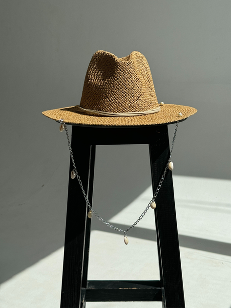 Шляпа Федора женская D.Hats из рафия с цепью серебро с ракушками коричневая - изображение 4