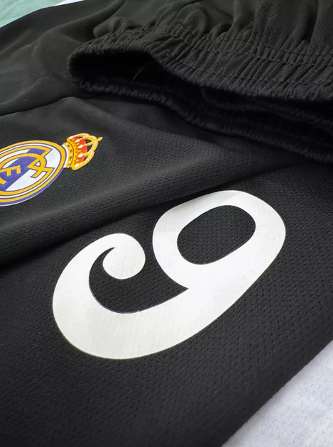 Форма футбольна дитяча Mbappe (Мбапе) 9 Real Madrid 24/25, нар. 26 зріст 140-145см. біла футболка, чорні шорти - Фото 8 Форма футбольна дитяча Mbappe (Мбапе) 9 Real Madrid 24/25, нар. 26 зріст 140-145см. біла футболка, чорні шорти - зображення 8
