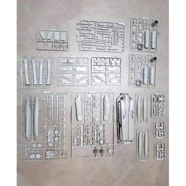 Збірна модель 1/48 Літак F-15E Strike Eagle Great Wall Hobby L4822 - изображение 2