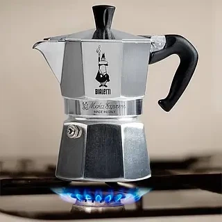 Гейзерная кофеварка BialeStorei Moka Express 130 мл. 3 чашки Store - изображение 7