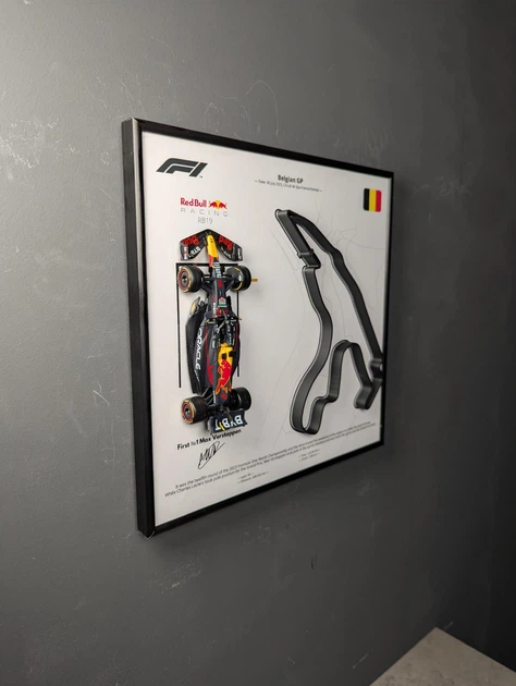 Коллекционная Модель Bburago с Рамкой Держателем 2в1 на Стену или Полку с Red Bull RACING RB19 и 3D Трассой Belgian GP "Circuit de Spa-Francorchamps" / Сезон 2023 Season Model Car #1 Max Verstappen / Макс Ферстаппен - изображение 5