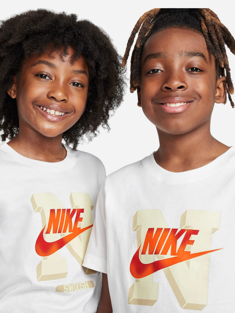 Дитяча футболка для хлопчика Nike Sportswear FZ5125-100 S (128-137 см) Біла (197596582307) - зображення 4