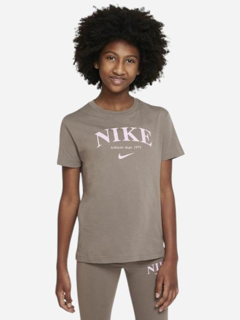 Koszulka dziewczęca bawełniana Nike G Nsw Trend Bf Tee DV6137-040 XS (122-128 cm) Brązowa - obraz 1