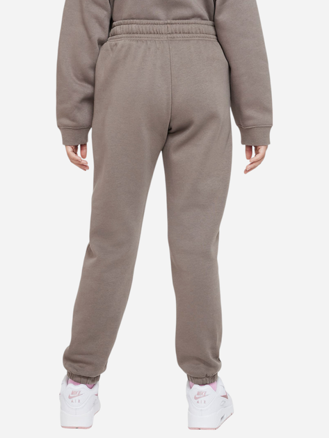 Spodnie dresowe dziewczęce młodzieżowe ocieplane Nike G Nsw Trend Flc Cf Pant DZ4616-040 M (137-147 cm) Brązowe - obraz 2