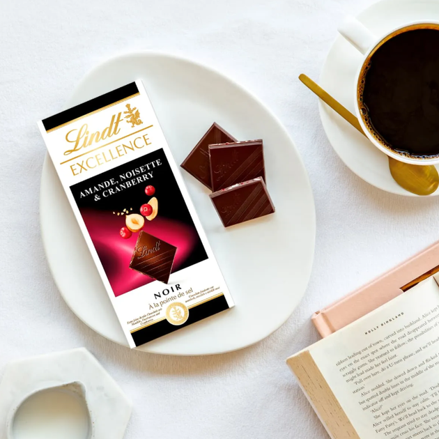 Шоколад чорний Lindt Excellence Cranberry, Almond & Hazelnut з мигдалем, лісовими горіхами та журавлиною, 100г - зображення 3