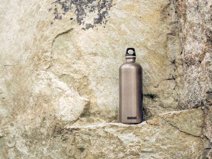 Butelka do picia SIGG Traveller Smoked Pearl 1 l (7610465862339) - obraz 3