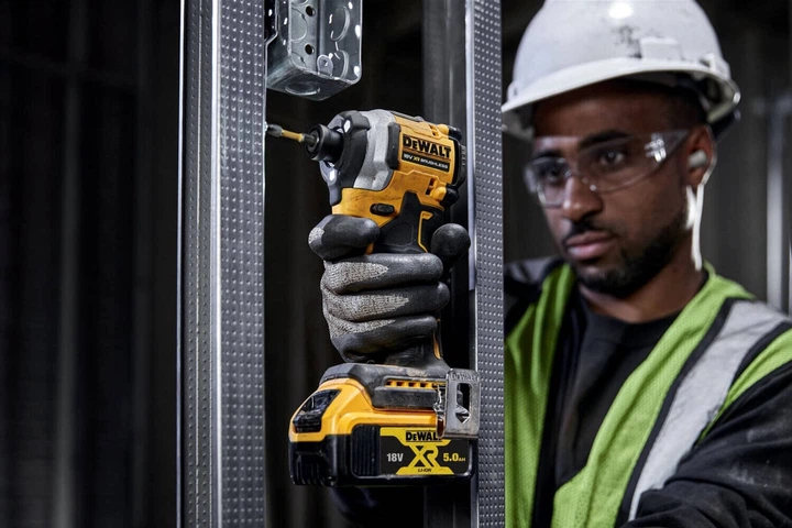 Шурупокрут безщітковий акумуляторний DeWALT DCF850P2T - зображення 7