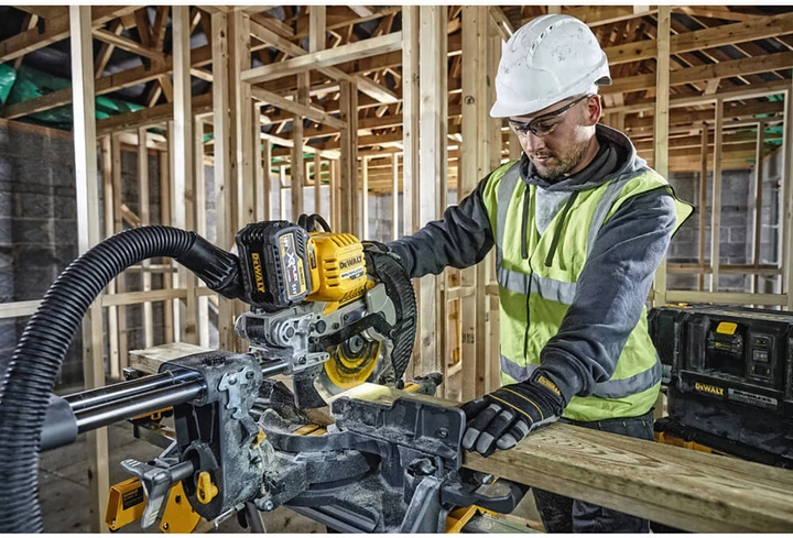 Пила торцювальна акумуляторна безщіткова DeWALT DCS727N - Фото 4 Пила торцювальна акумуляторна безщіткова DeWALT DCS727N - зображення 4