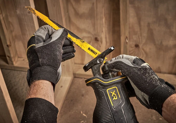 Пила сабельная аккумуляторная DeWALT DCS382N - Фото 3 Пила сабельная аккумуляторная DeWALT DCS382N - изображение 3