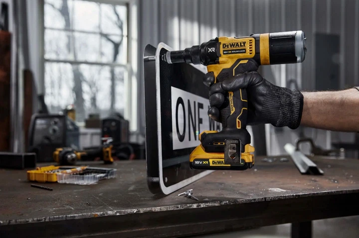 Аккумуляторный заклепочник DeWALT DCF403NT - Фото 7 Аккумуляторный заклепочник DeWALT DCF403NT - изображение 7