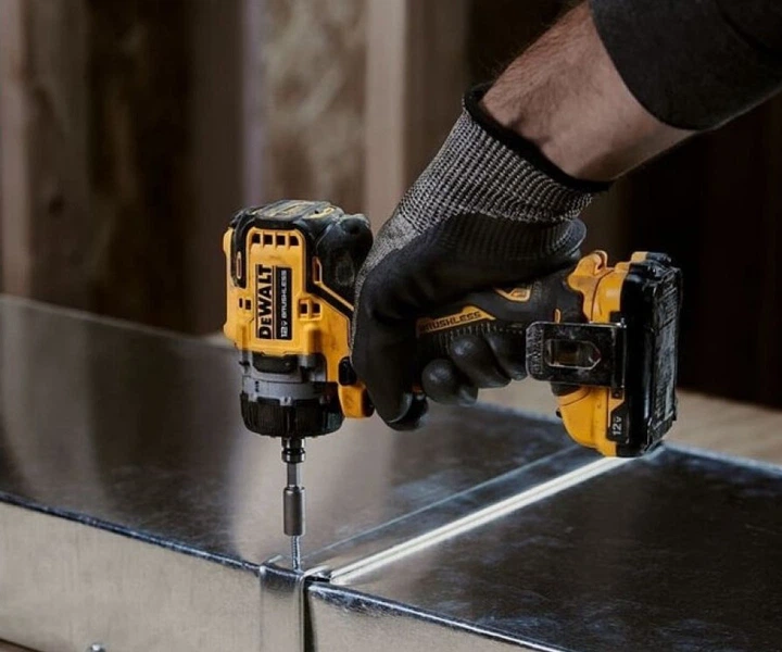 Акумуляторний дриль-шурупокрут DeWALT DCD703L2T - Фото 5 Акумуляторний дриль-шурупокрут DeWALT DCD703L2T - зображення 5