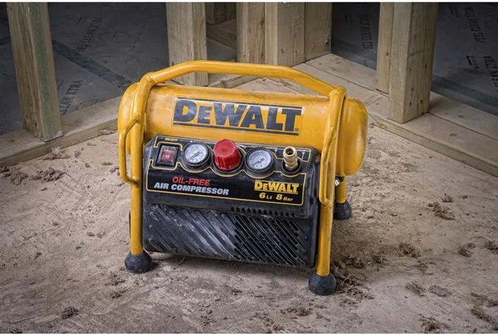 Компрессор воздушный безмасляный поршневой поршневой DeWALT DPC6MRC 6 л, 1.1 кВт - Фото 5 Компрессор воздушный безмасляный поршневой поршневой DeWALT DPC6MRC 6 л, 1.1 кВт - изображение 5