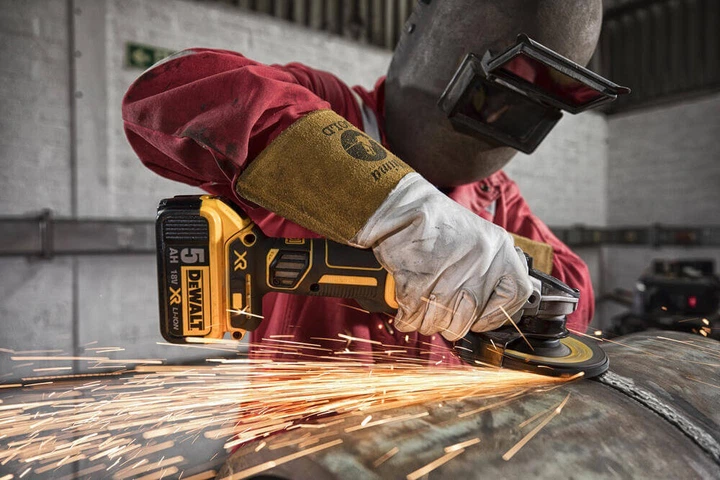 Акумуляторна безщіткова кутова шліфмашина болгарка DeWALT DCG405P3 - зображення 4