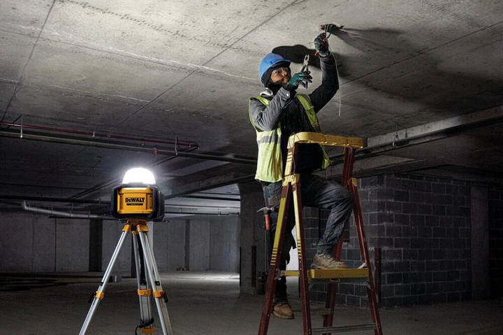 Ліхтар світлодіодний акумуляторний DeWALT DCL074 - зображення 7