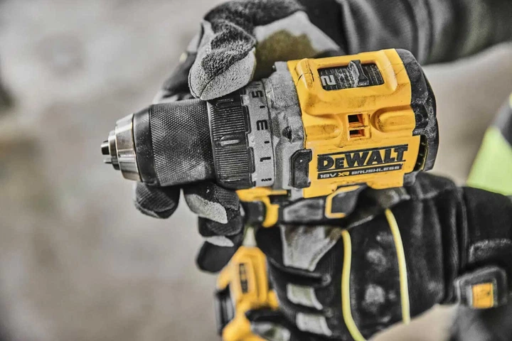 Аккумуляторная дрель-шуруповерт DeWALT DCD800E2T - Фото 5 Аккумуляторная дрель-шуруповерт DeWALT DCD800E2T - изображение 5