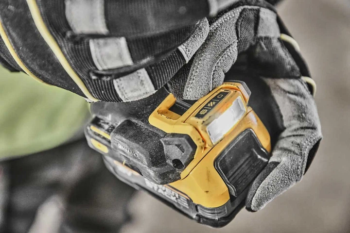 Аккумуляторная дрель-шуруповерт DeWALT DCD800E2T - Фото 7 Аккумуляторная дрель-шуруповерт DeWALT DCD800E2T - изображение 7