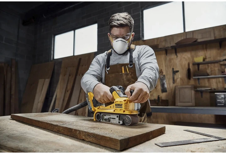 Аккумуляторная ленточная шлифмашина DeWALT DCW220N - изображение 8