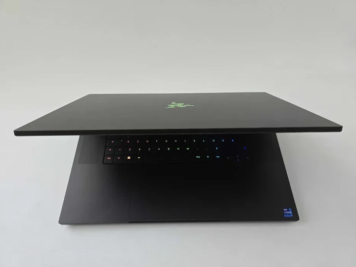 Ноутбук Razer Blade 18 (2024) I9 14900HX/RTX 4080/RAM 32GB/MiniLED 300Hz Б\В - Фото 5 Ноутбук Razer Blade 18 (2024) I9 14900HX/RTX 4080/RAM 32GB/MiniLED 300Hz Б\В - зображення 5