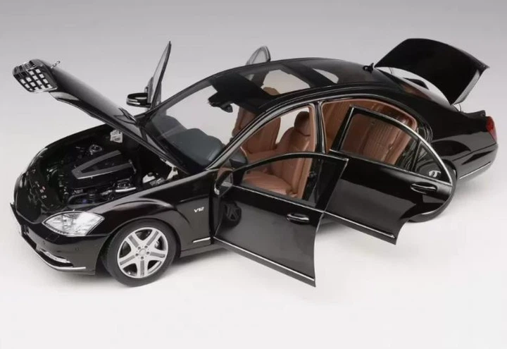 Модель автомобиля Mercedes Benz (W221) S600L V12 Black