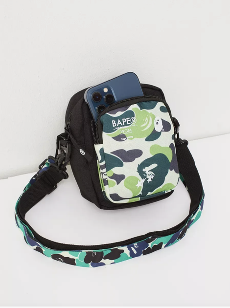 Сумка через плече Bape камуфляжного кольору з двома ремінцями. - Фото 8 Сумка через плече Bape камуфляжного кольору з двома ремінцями. - зображення 8