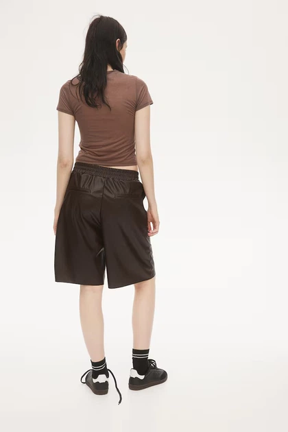 Шорти з еко-шкіри H&M 271232134 XS Темно-коричневий - Фото 4 Шорти з еко-шкіри H&M 271232134 XS Темно-коричневий - изображение 4
