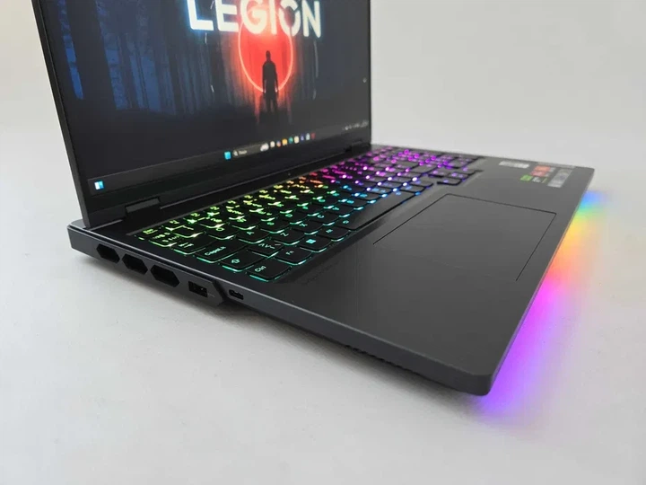 Ноутбук Lenovo LEGION 7 PRO 16ARX8H R9 7945HX/RTX 4080/RAM 16GB/SSD 1TB/240Hz Б\В - зображення 2