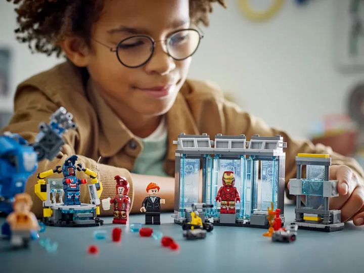 Конструктор LEGO Super Heroes Marvel Iron Man's Laboratory: Hall of Armor 384 елементів (76315) - зображення 9