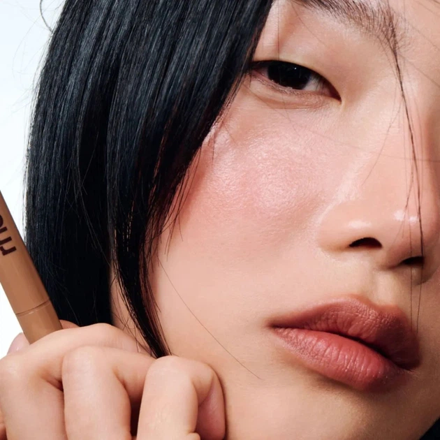 Контурный карандаш для губ Rhode Peptide Lip Shape The Contouring Lip Shaper Lunge Rosy beige 7.5 г (850055527737) - изображение 4