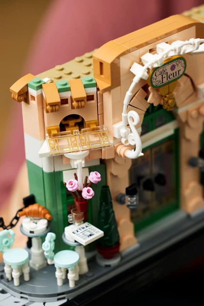 Конструктор LEGO Icons Французька кав'ярня 1101 деталь (10362) - Фото 8 Конструктор LEGO Icons Французька кав'ярня 1101 деталь (10362) - зображення 8