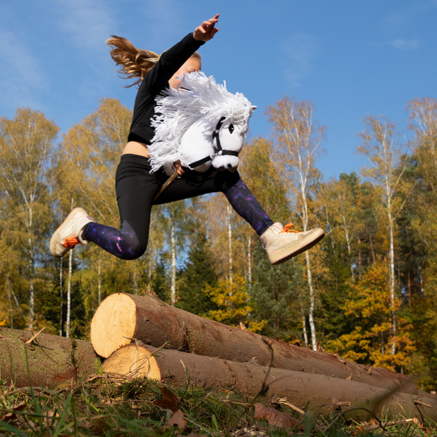 Duży koń na kiju Hobby Horse Skippi z kantarem i wodzami Biały (5906361450117) - obraz 9