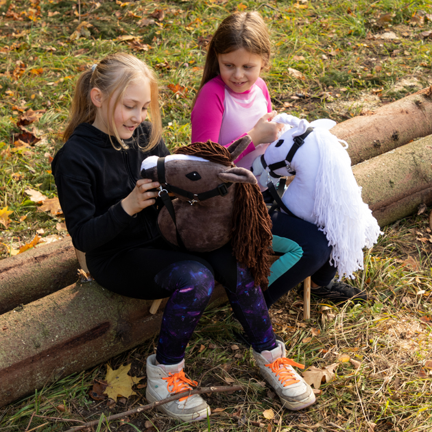 Duży koń na kiju Hobby Horse Skippi z kantarem i wodzami Biały (5906361450117) - obraz 11