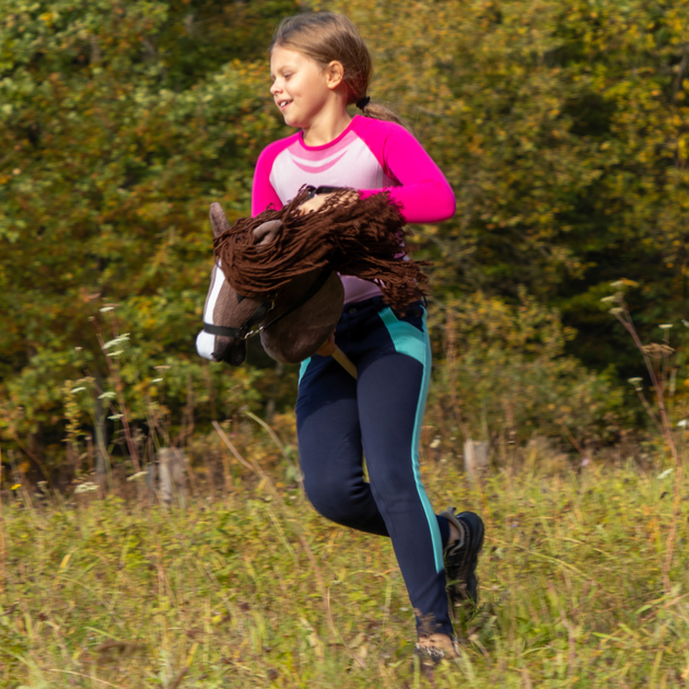 Duży koń na kiju Hobby Horse Skippi z kantarem i wodzami Kasztanowaty (5906361450070) - obraz 9