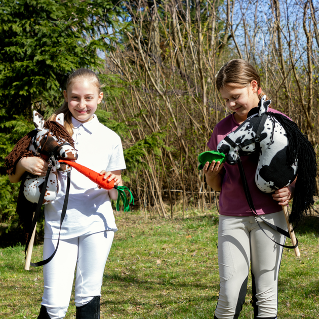 Duży koń na kiju Hobby Horse Skippi z kantarem i wodzami Gniado - srokaty (5906361450100) - obraz 12