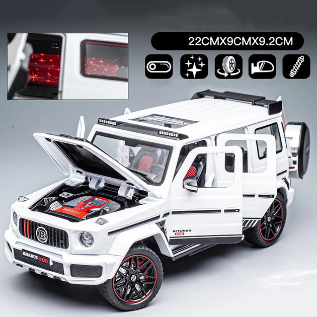 Коллекционная модель автомобиля Mercedes-Benz G63 Brabus 800 White 1:24 на пьедестале - изображение 3