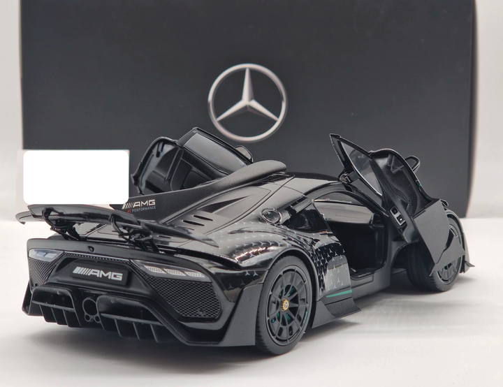Модель автомобіля Mercedes-AMG ONE (C298) Hyper Black, Scale 1:18