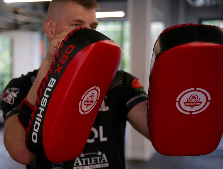 Тренувальний щит Bushido PAO ARS-1201a Black-Red (5902539014587) - зображення 9