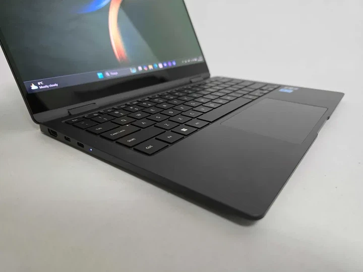 Ноутбук Samsung Galaxy Book 3 (2024) I7 1360P/RAM 16GB/SSD 512GB/OLED Б\В - зображення 2