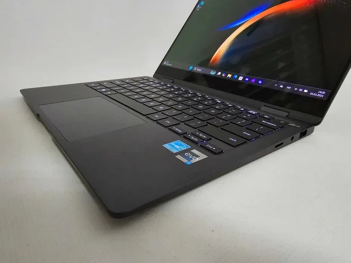 Ноутбук Samsung Galaxy Book 3 (2024) I7 1360P/RAM 16GB/SSD 512GB/OLED Б\В - зображення 3