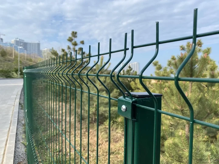 Секція "СТАНДАРТ" 200х50мм 4,00мм/4,00мм 1,73м/2,50м оц.+ПП RAL 6005 ЗЕЛЕНИЙ (3 рифи) (2059) - Фото 2 Секція "СТАНДАРТ" 200х50мм 4,00мм/4,00мм 1,73м/2,50м оц.+ПП RAL 6005 ЗЕЛЕНИЙ (3 рифи) (2059) - зображення 2