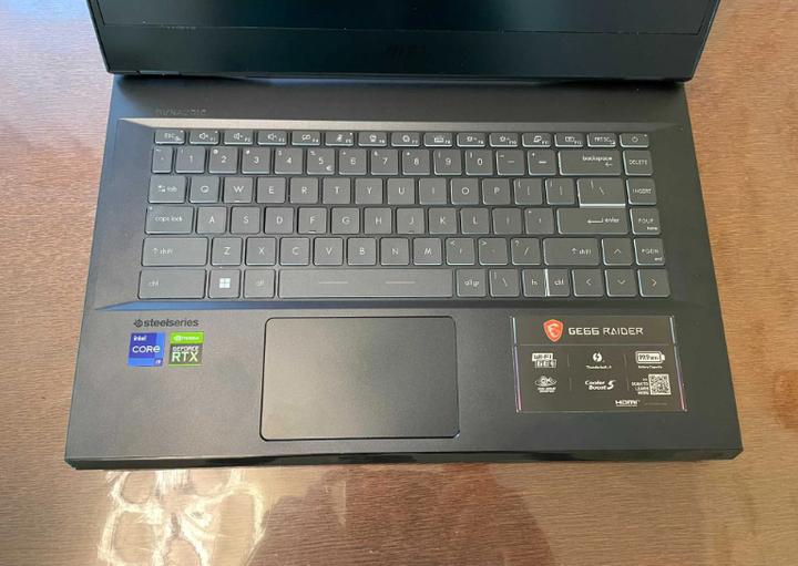 Ігровий ноутбук Б-клас MSI GE66 Raider 11UH-202US / 15.6" (2560x1440) IPS / Intel Core i9-11980HK (8 (16 ядер по 3.3 - 5.0 GHz) / 32 GB DDR4 / 1000 GB SSD / nVidia GeForce RTX 3080, 16 GB GDDR6, 256-bit / WebCam б/в - зображення 4