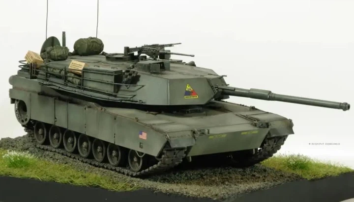 Збірна модель 1/35 Танк M1 IP Abrams Zimi PH35038 - Фото 2 Збірна модель 1/35 Танк M1 IP Abrams Zimi PH35038 - изображение 2