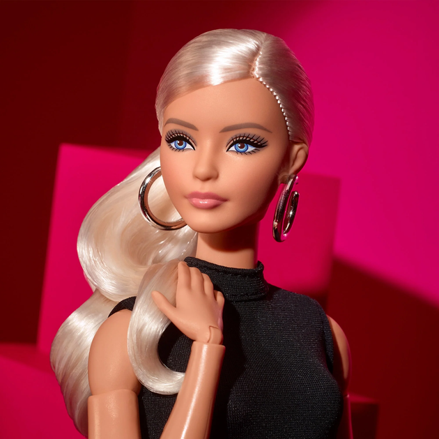 Кукла Барби Базовая Платиновая Блондинка в черном мини-платье Barbie Signature Basics Model 02 Platinum Blonde (JBH71) - изображение 10