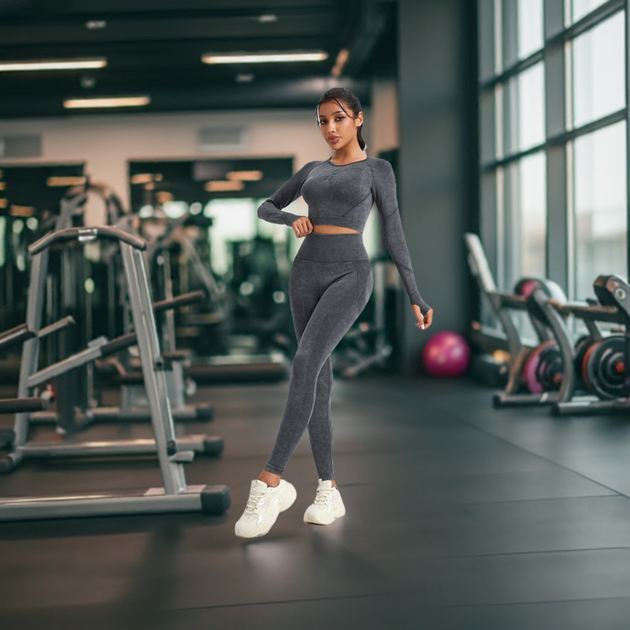 Спортивний комплект для фітнесу рашгард і легінси з push-up ефектом First M Графіт - Фото 2 Спортивний комплект для фітнесу рашгард і легінси з push-up ефектом First M Графіт - изображение 2