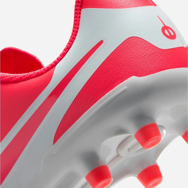 Buty piłkarskie korki młodzieżowe chłopięce Nike Jr Legend 10 Club Fg/Mg DV4352-800 35.5 (3.5YUS) Czerwone (197859031412) - obraz 9