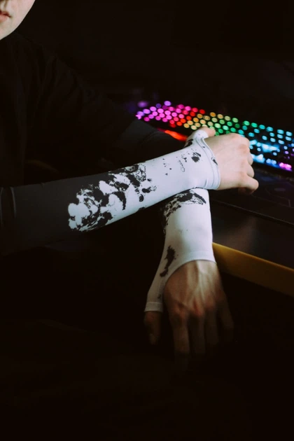 Игровой рукав 2.0 с обрезанной ладонью Paints Spray Selerity pm01ps Біло-чорний M (96081) - изображение 4