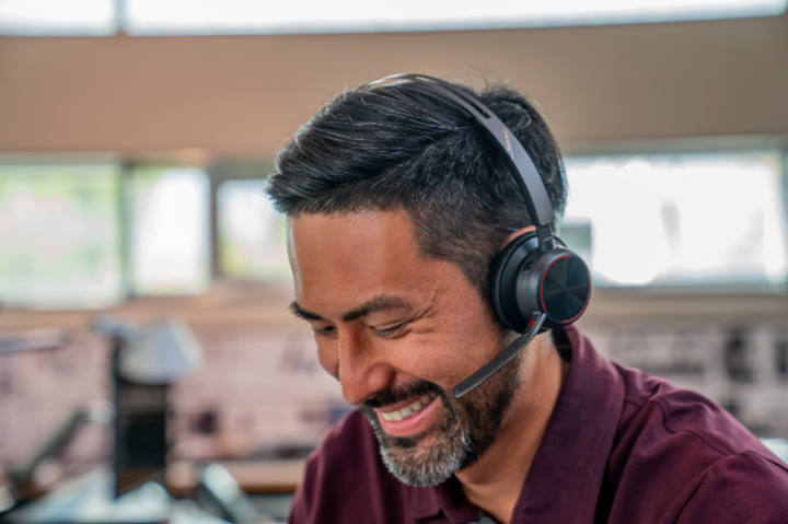 Słuchawki Plantronics Poly Voyager Focus 2 MS With Stand Black (PL-77Y89AA) - obraz 10